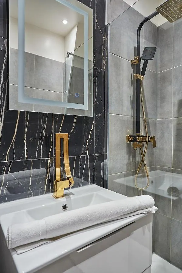 Residence Tour Eiffel By Studio Prestige Paris France