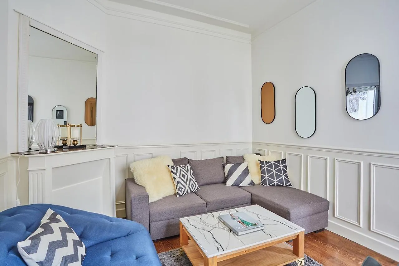 Residence Tour Eiffel By Studio Prestige Paris