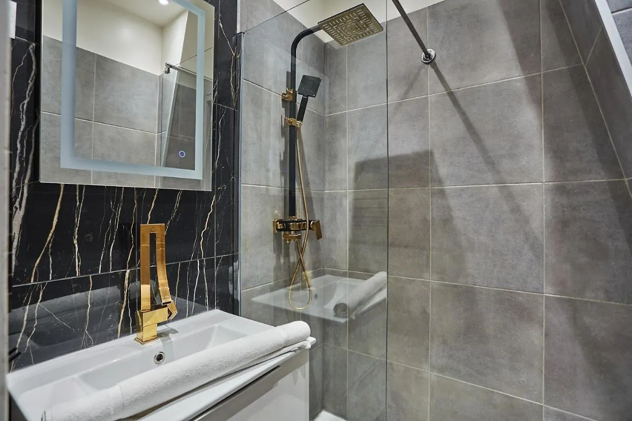Residence Tour Eiffel By Studio Prestige Paris