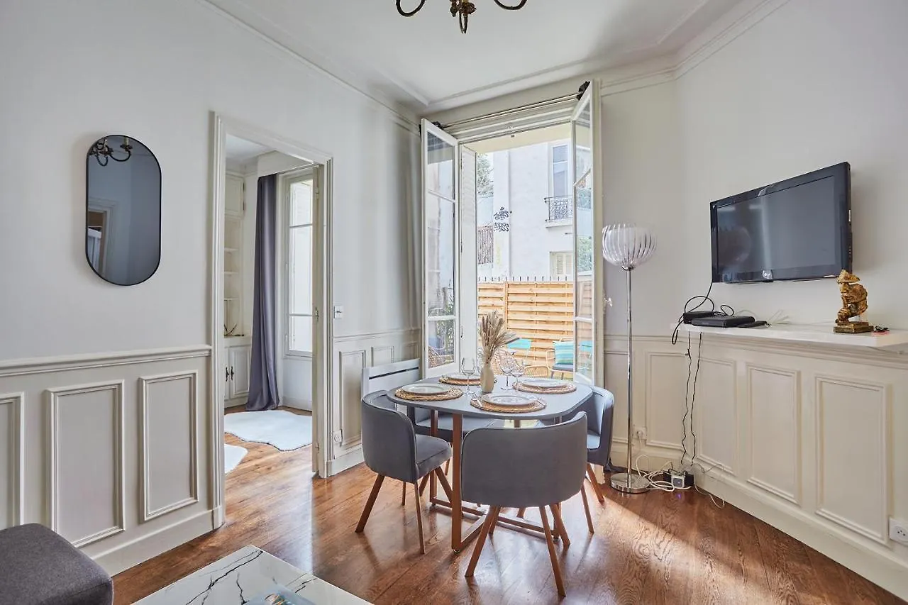 Residence Tour Eiffel By Studio Prestige Paris