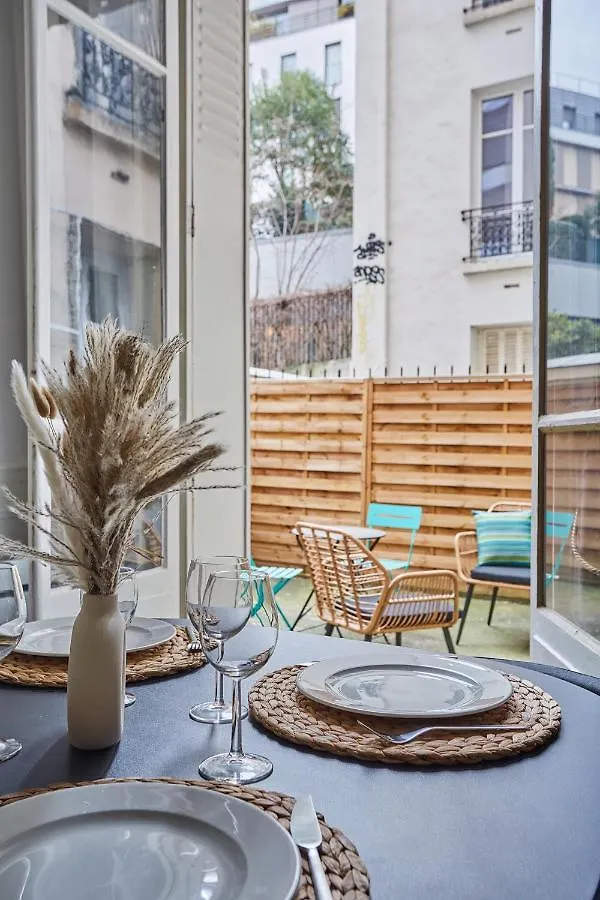 Residence Tour Eiffel By Studio Prestige Paris